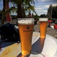 Abschluss der Tour mit einem Hefeweizen am Stattstrand