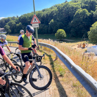 Kurze Pause in Blankenheim mit Blick auf den Schwanenteich