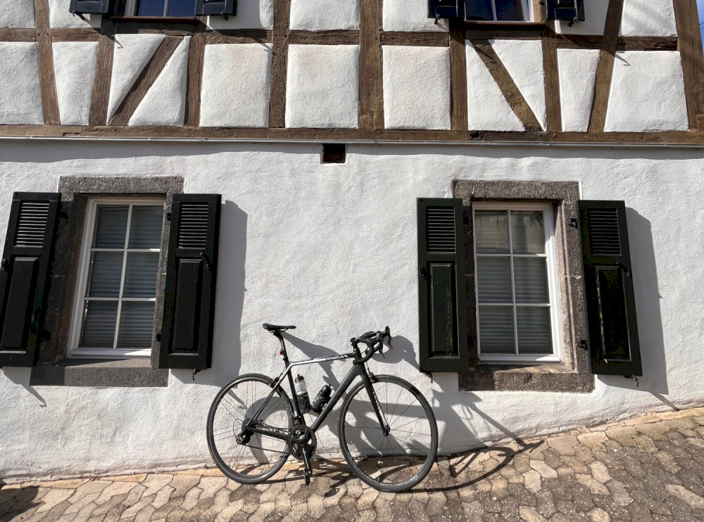 Fachwerkhaus in Wolken