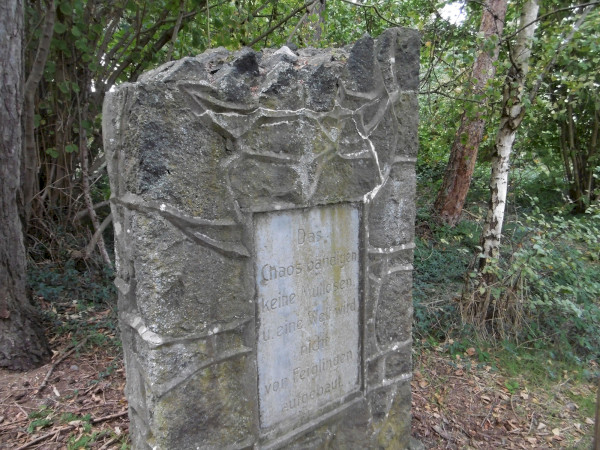 Steinmonument »Eiserne Hand« im Bassenheimer Wald