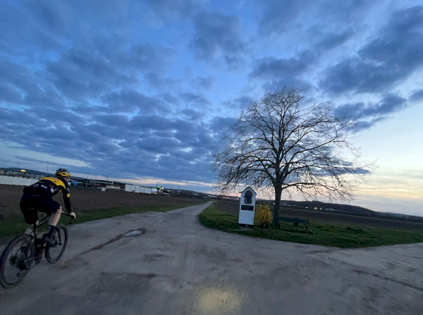 An den alten Bahngleisen entlang zum Metternicher Bahnhof