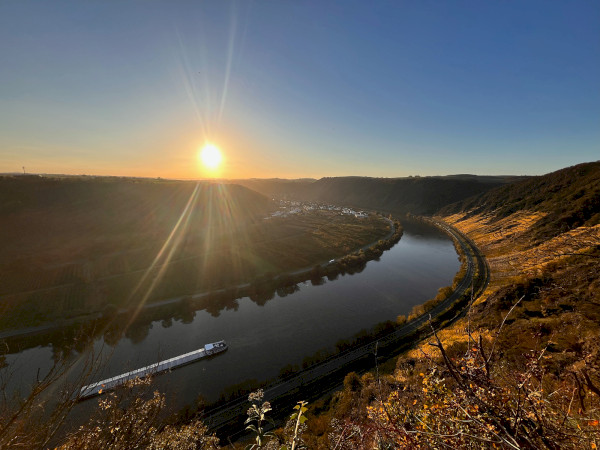 Bei Sonnenuntergang zur Moseltalbrücke